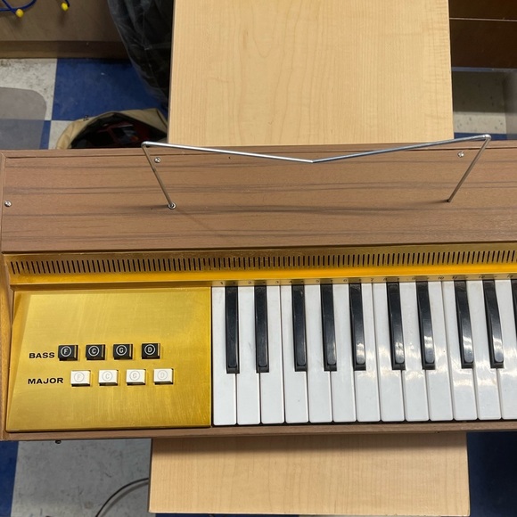 💎💎HOST PICK 💎💎Vintage Briscoe Portable Chord Organ❤️🔥❤️🔥 - Picture 1 of 6